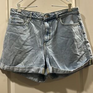 Mango MNG zipUp high waist Mom denim
jean Shorts wide leg w/ cuff hem size 14